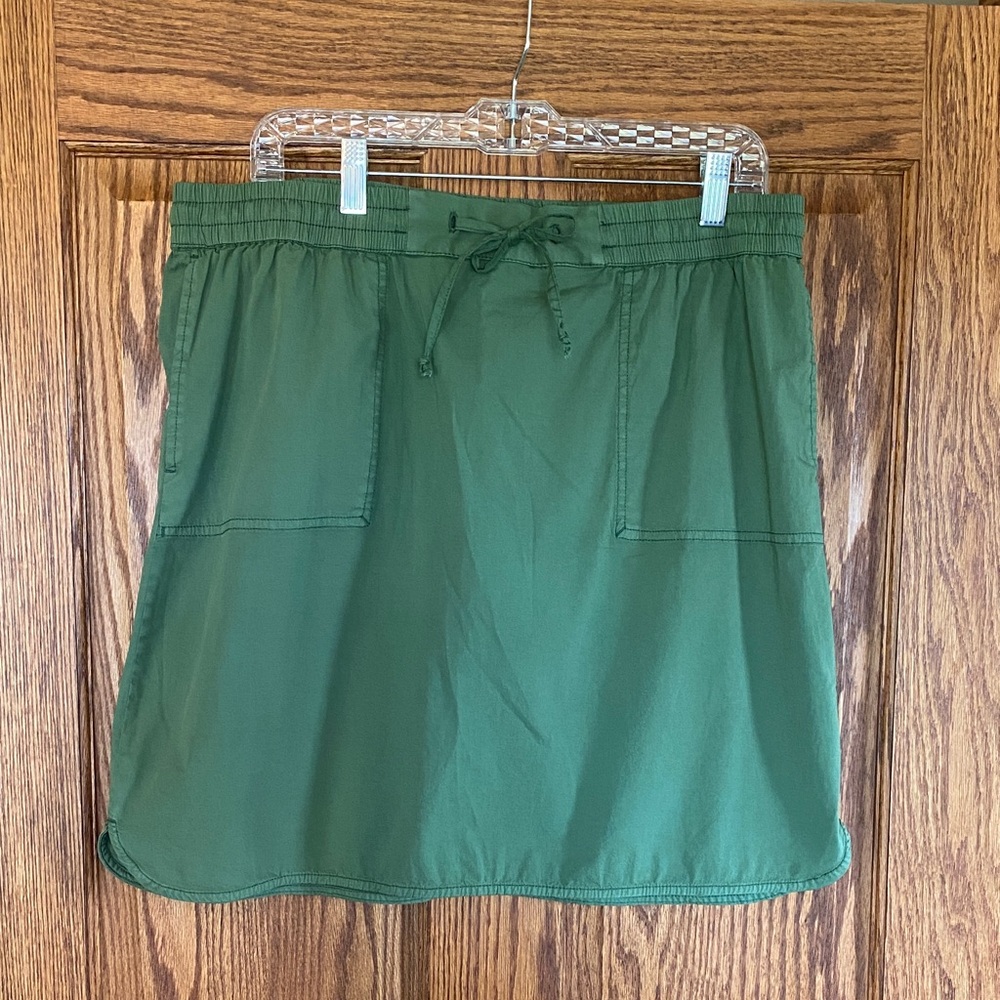 Aventura Women's Parker Skirt in Artichoke Green size L